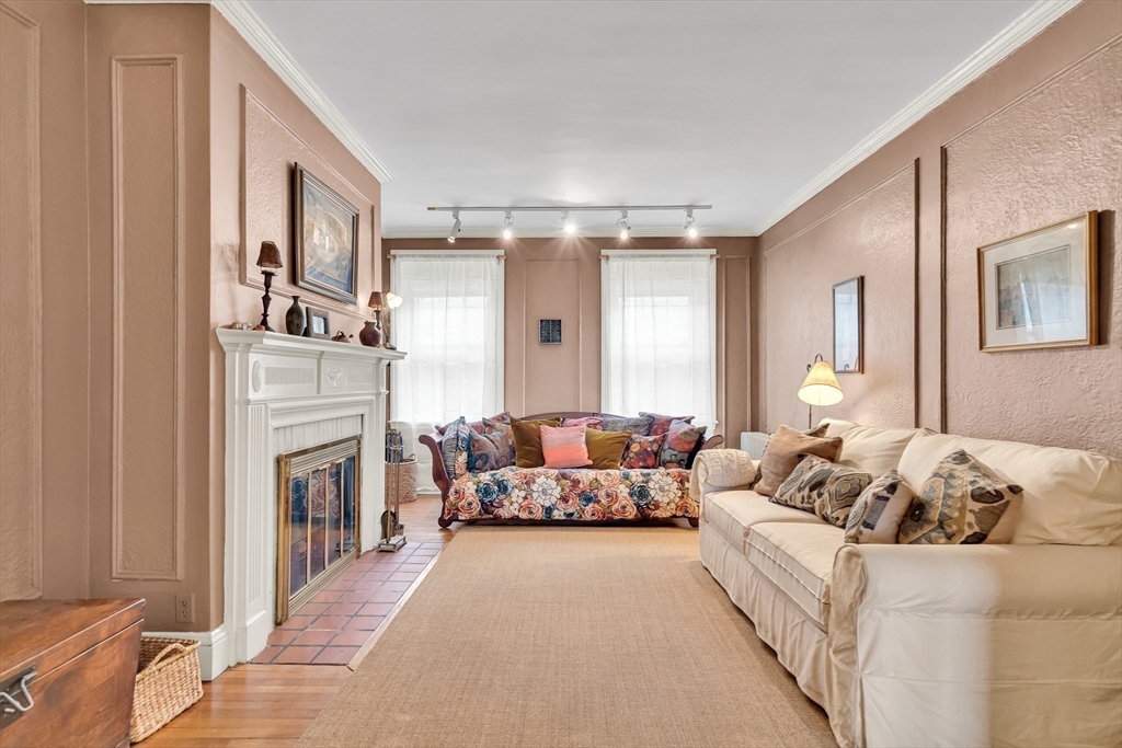 321 Tappan St 3