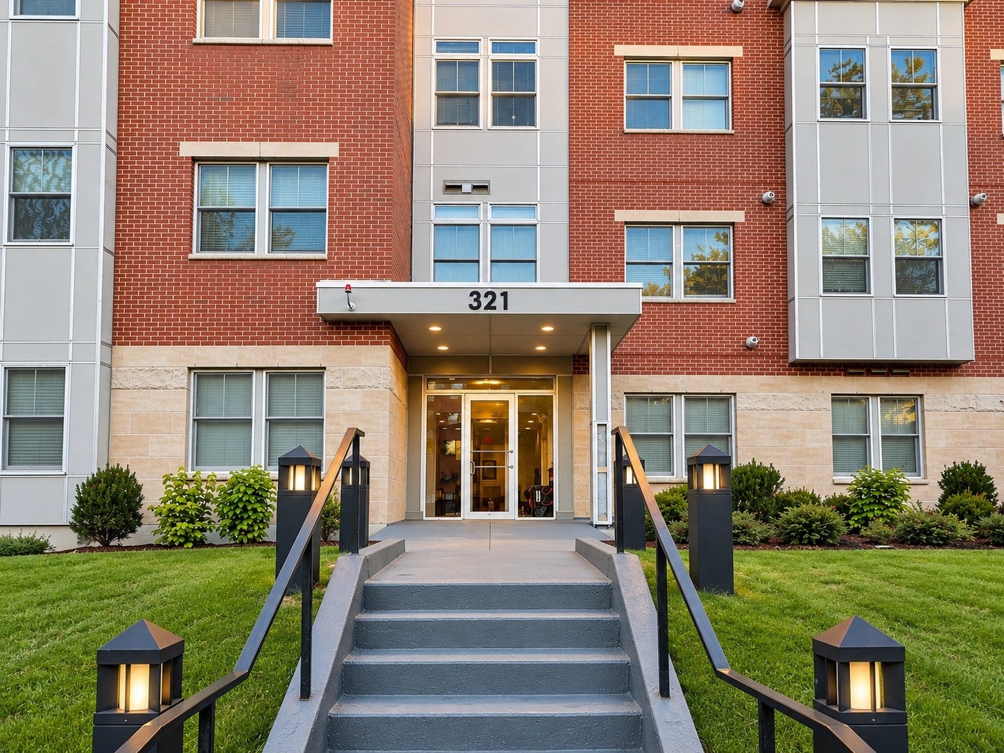 321 Hammond Pond Pkwy 103