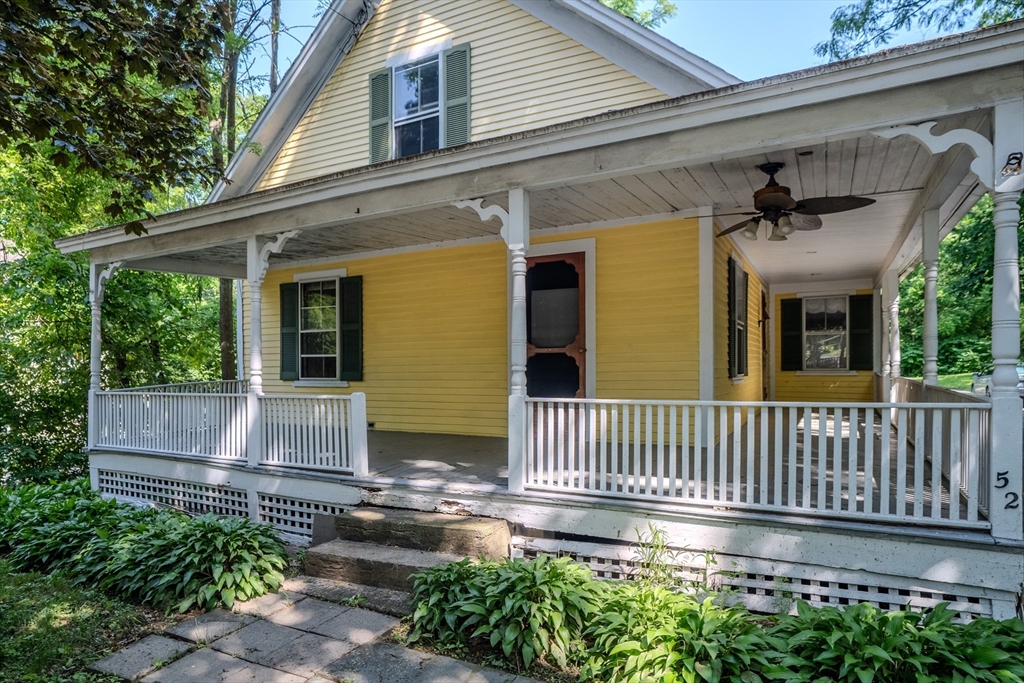 52 Maple St