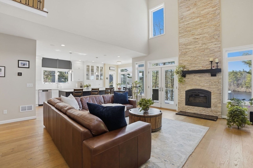 19 Lakeridge Drive