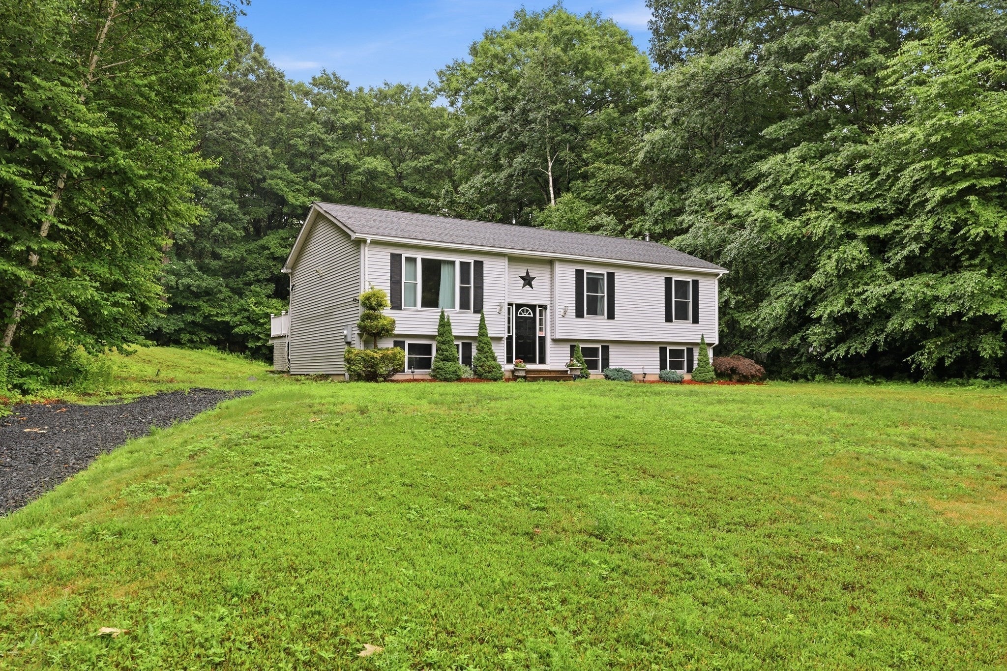 570 Woodland Way