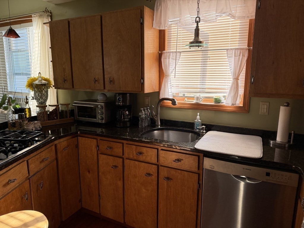 61 Butterfield St, Lowell, MA, 61 Butterfield St, Lowell, MA Photo #6