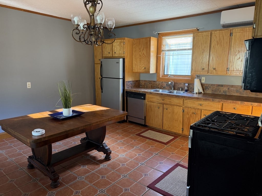 61 Butterfield St, Lowell, MA, 61 Butterfield St, Lowell, MA Photo #15