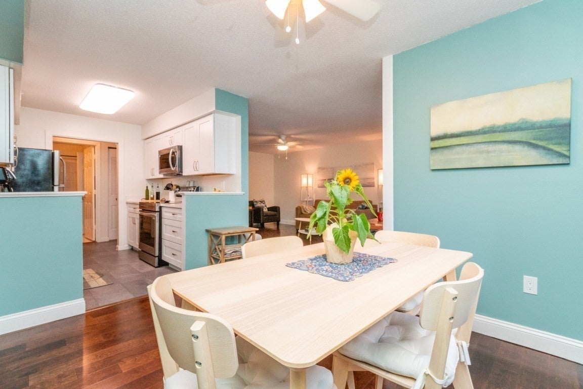4 Beals Cove Rd