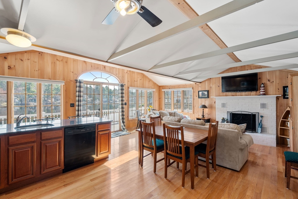 33 Pine Tree Dr
