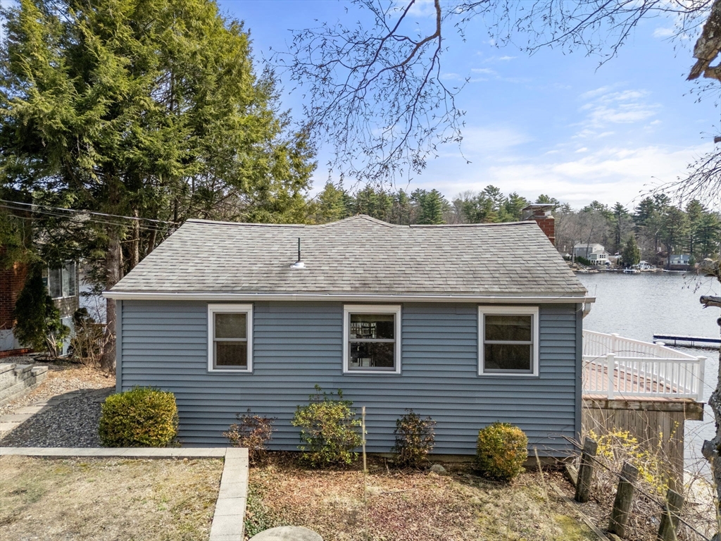 33 Pine Tree Dr