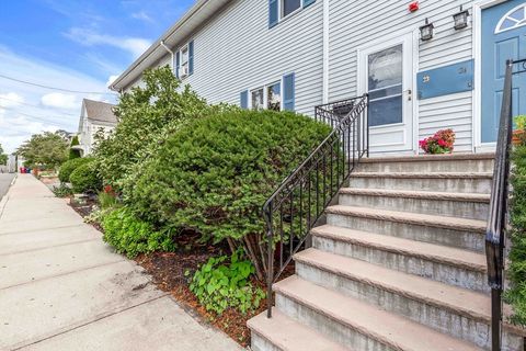 23 Waverly Pl 23 Melrose MA 02176