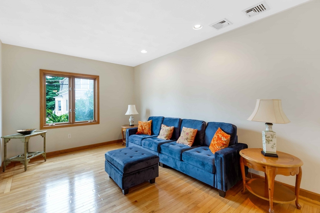 23 Waverly Pl 23