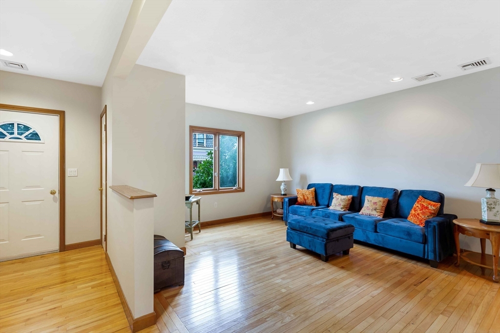 23 Waverly Pl 23