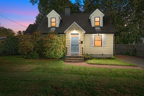 19 Snowling Rd Uxbridge MA 01569