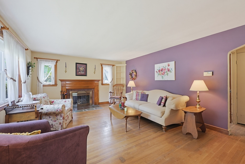 11 Bright St