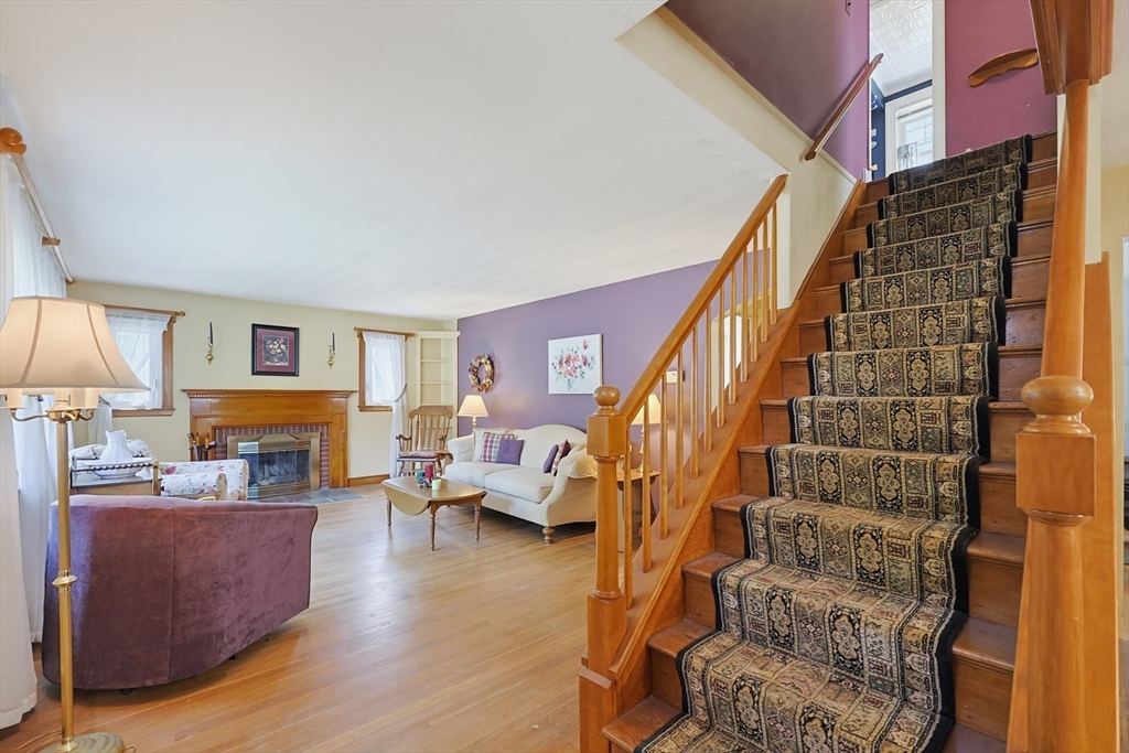 11 Bright St