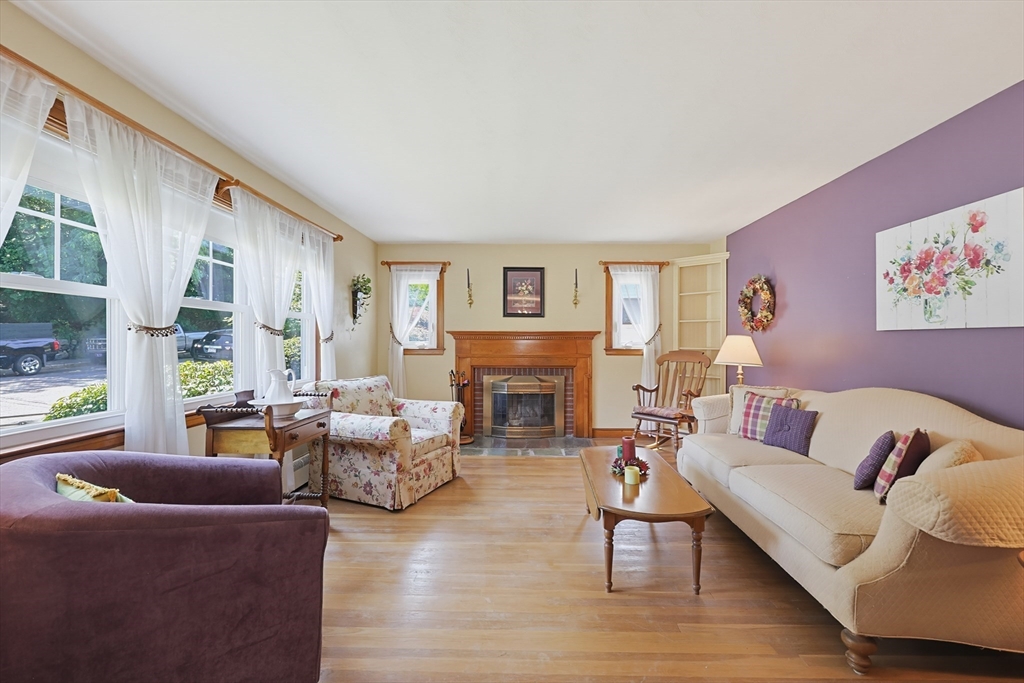 11 Bright St