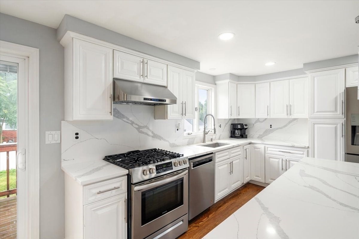 7 Alyssum Dr, Billerica, MA Photo #11