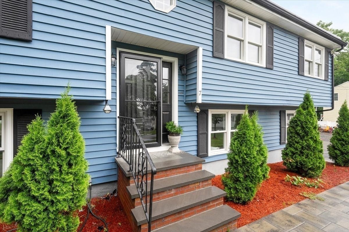 7 Alyssum Dr, Billerica, MA Photo #4