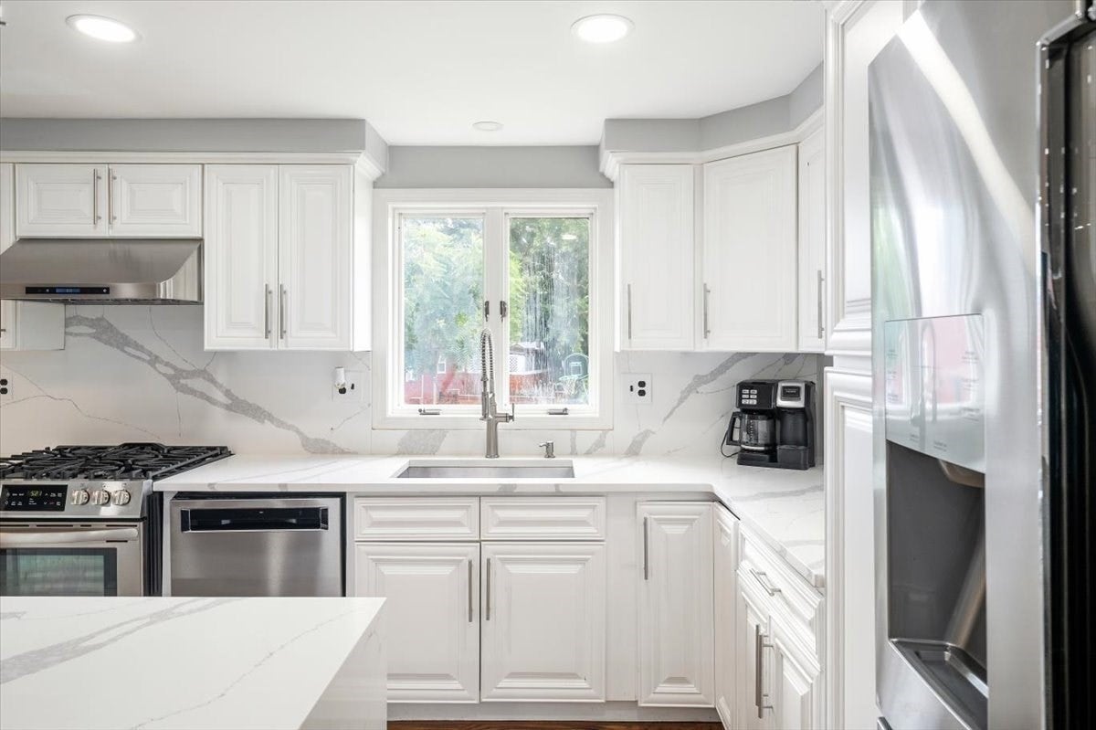 7 Alyssum Dr, Billerica, MA Photo #5