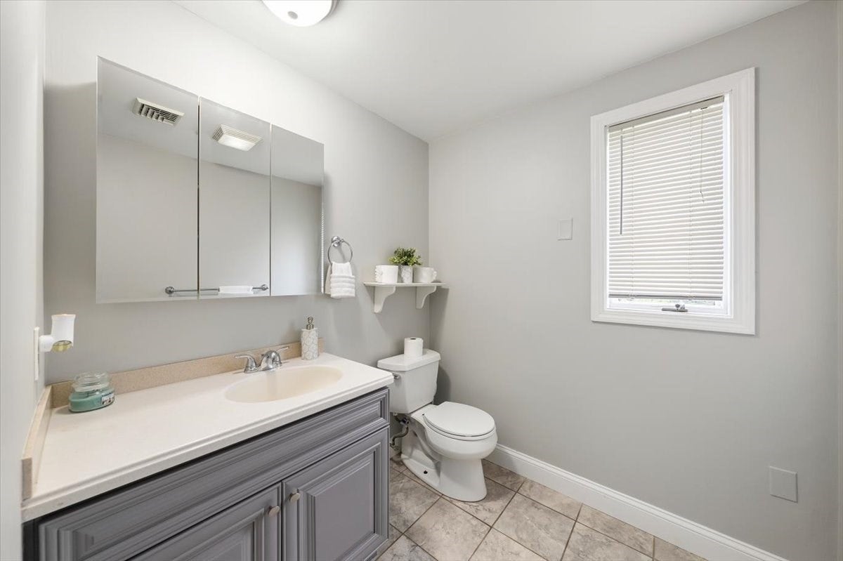 7 Alyssum Dr, Billerica, MA Photo #22
