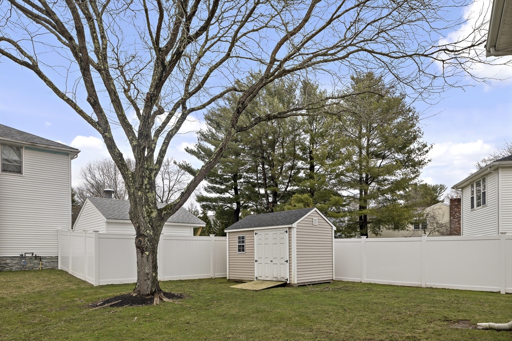 40 Brewster Dr
