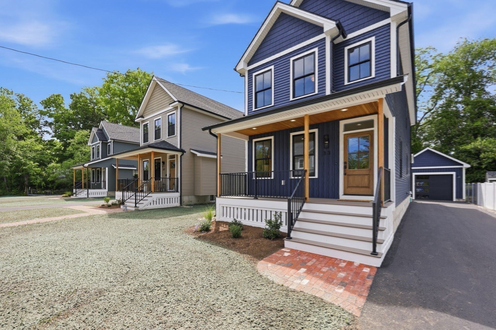 33 Landy Ave