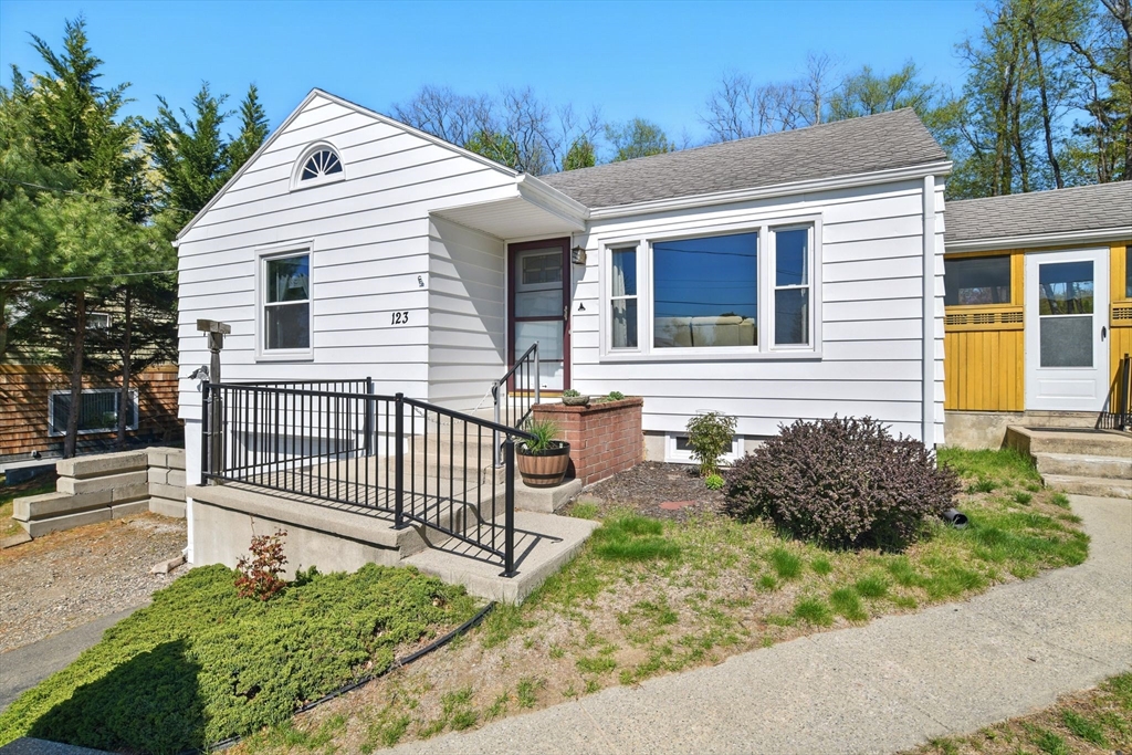 123 Watson St