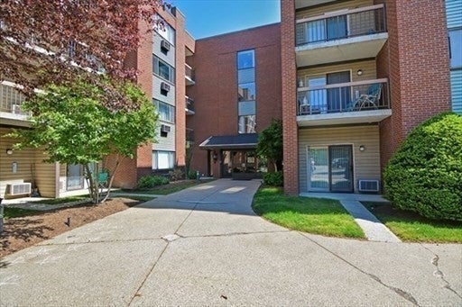 4975 Washington St #110, Boston, MA Photo #2