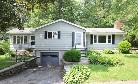 27 Linda Ave Millbury MA 01527