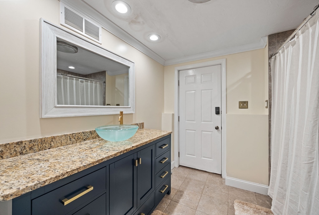 35 Sandra Dr, East Bridgewater, MA Photo #31