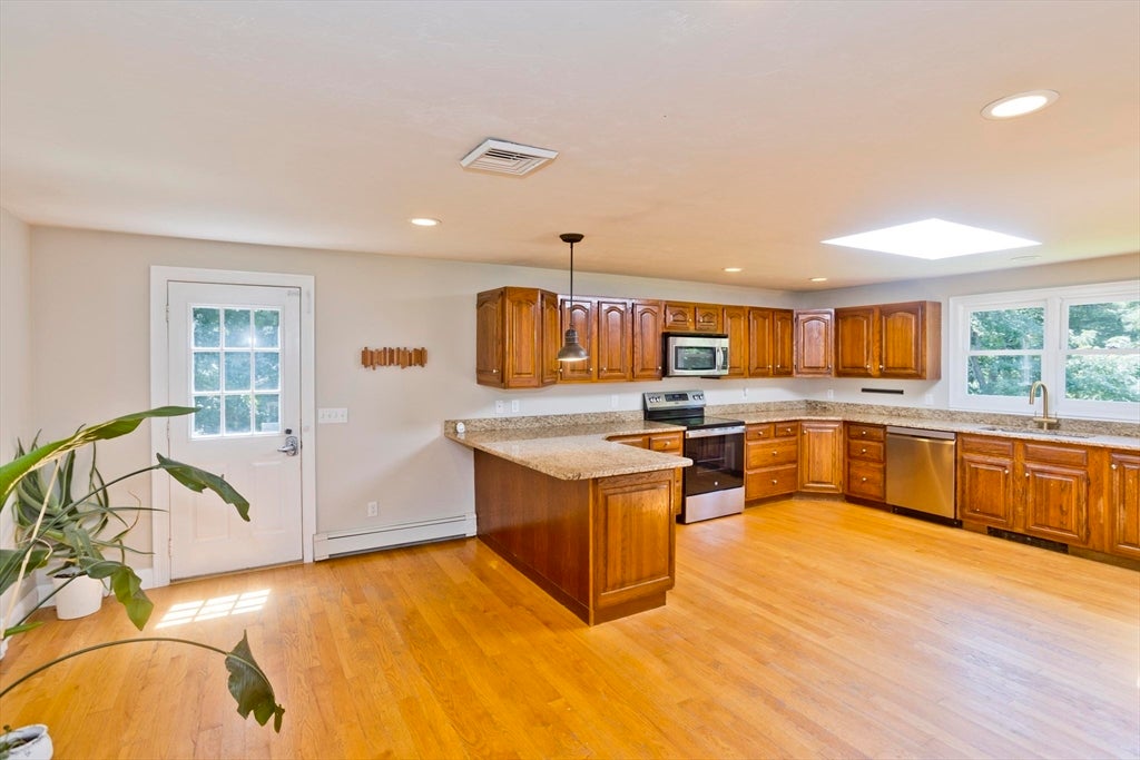 37 Cooper Rd, Northbridge, MA, 37 Cooper Rd, Northbridge, MA Photo #6