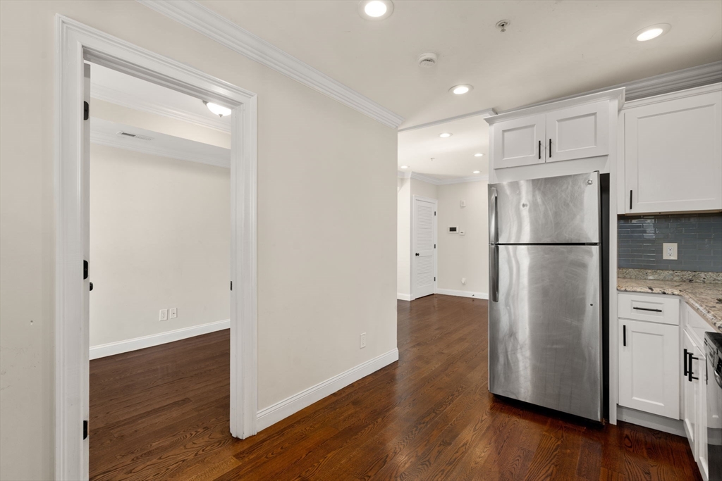 39-41 W Walnut Park