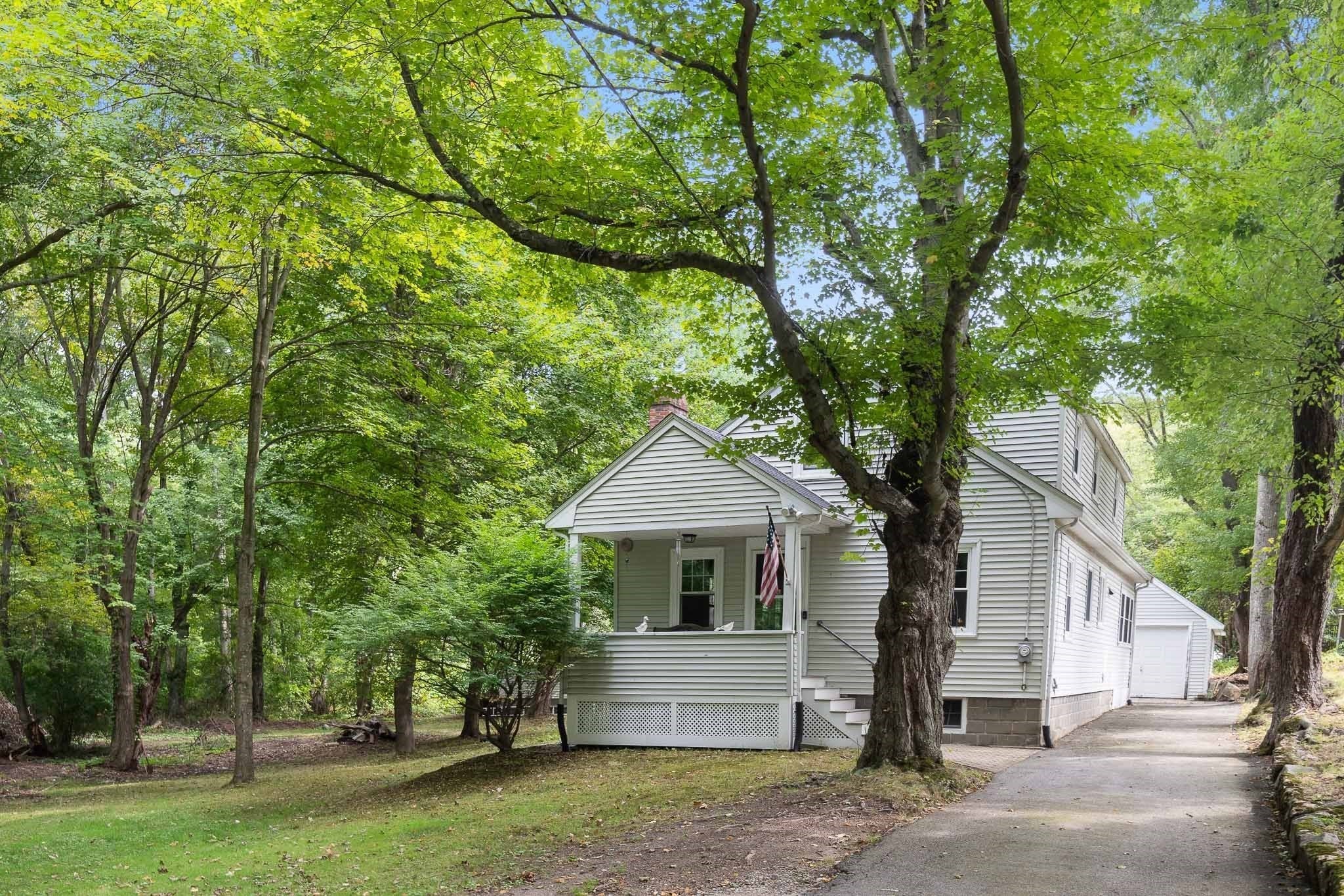39 Montrose Ave