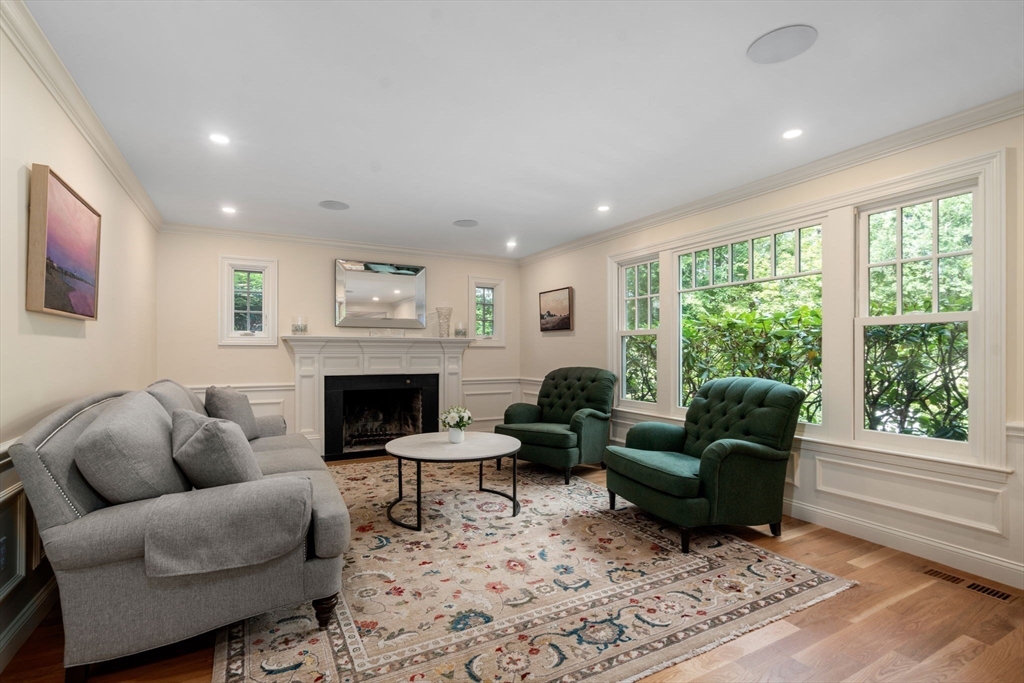 54 Woodchester Dr