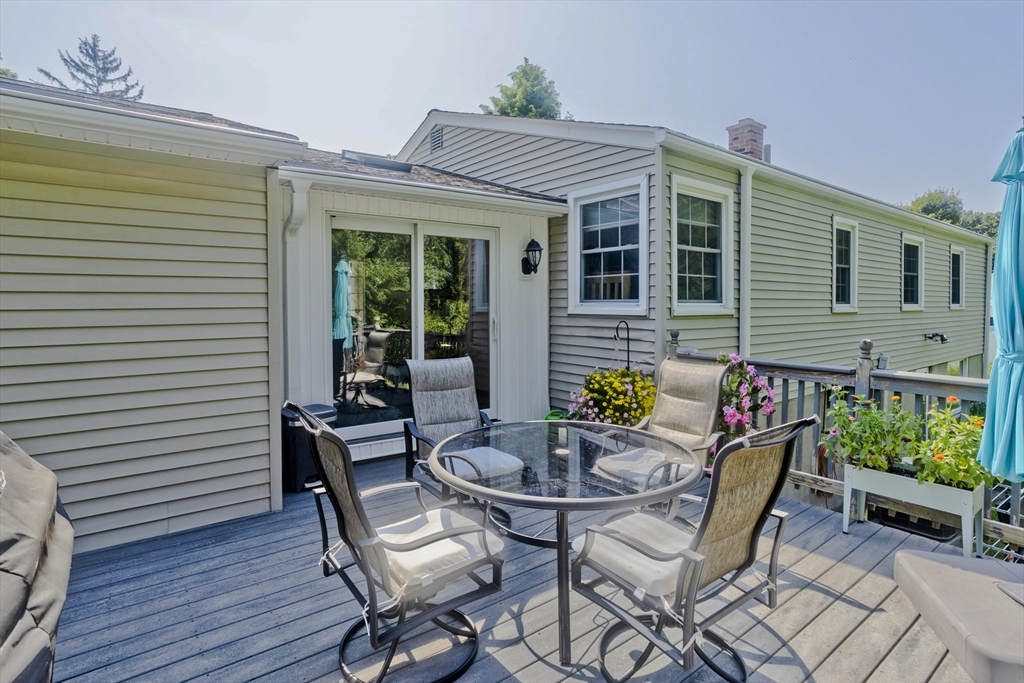 16 Fairhaven Dr