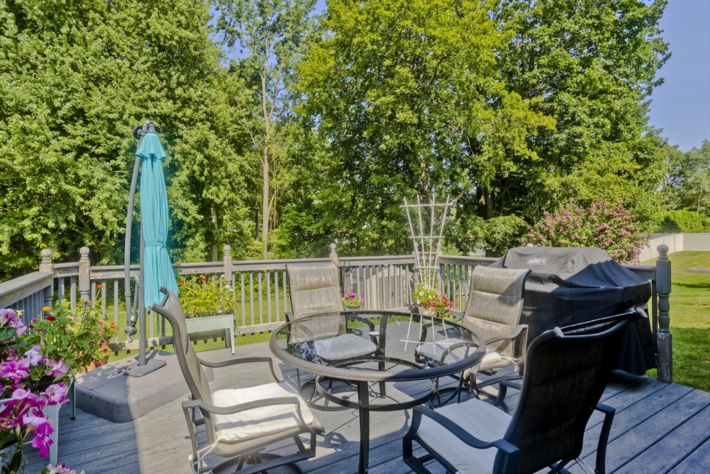 16 Fairhaven Dr