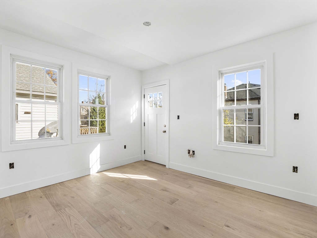 Cambridge, Massachusetts 02141, United States, 5 Bedrooms Bedrooms, ,5 BathroomsBathrooms,Residential,Active,251102