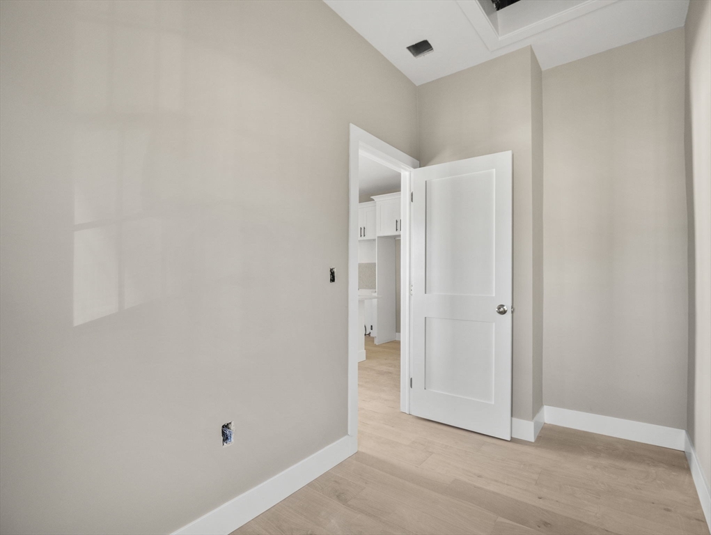 Cambridge, Massachusetts 02141, United States, 5 Bedrooms Bedrooms, ,5 BathroomsBathrooms,Residential,Active,251102