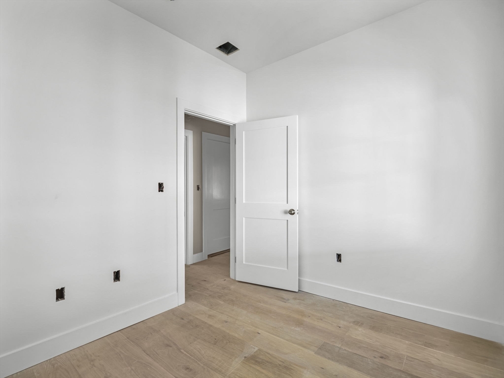 Cambridge, Massachusetts 02141, United States, 5 Bedrooms Bedrooms, ,5 BathroomsBathrooms,Residential,Active,251102