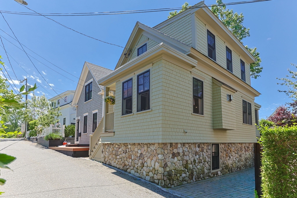 24 Cottage St