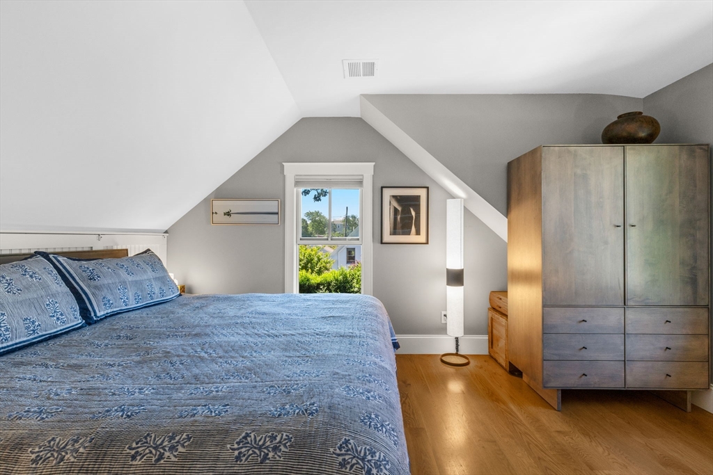 24 Cottage St, Provincetown, MA Photo #17