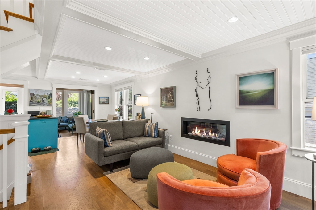 24 Cottage St