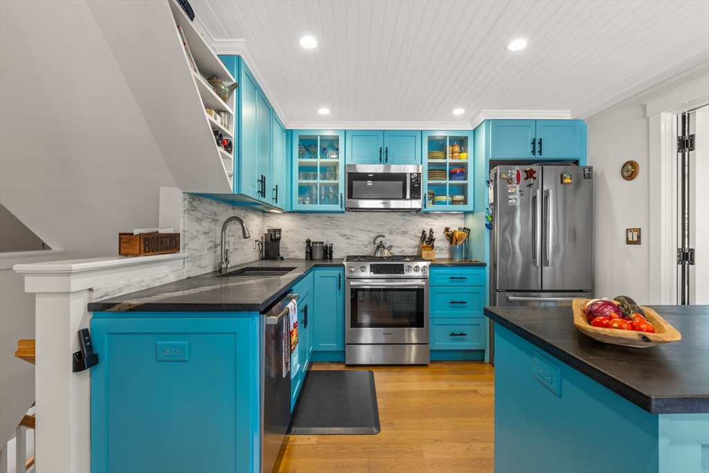 24 Cottage St, Provincetown, MA Photo #11