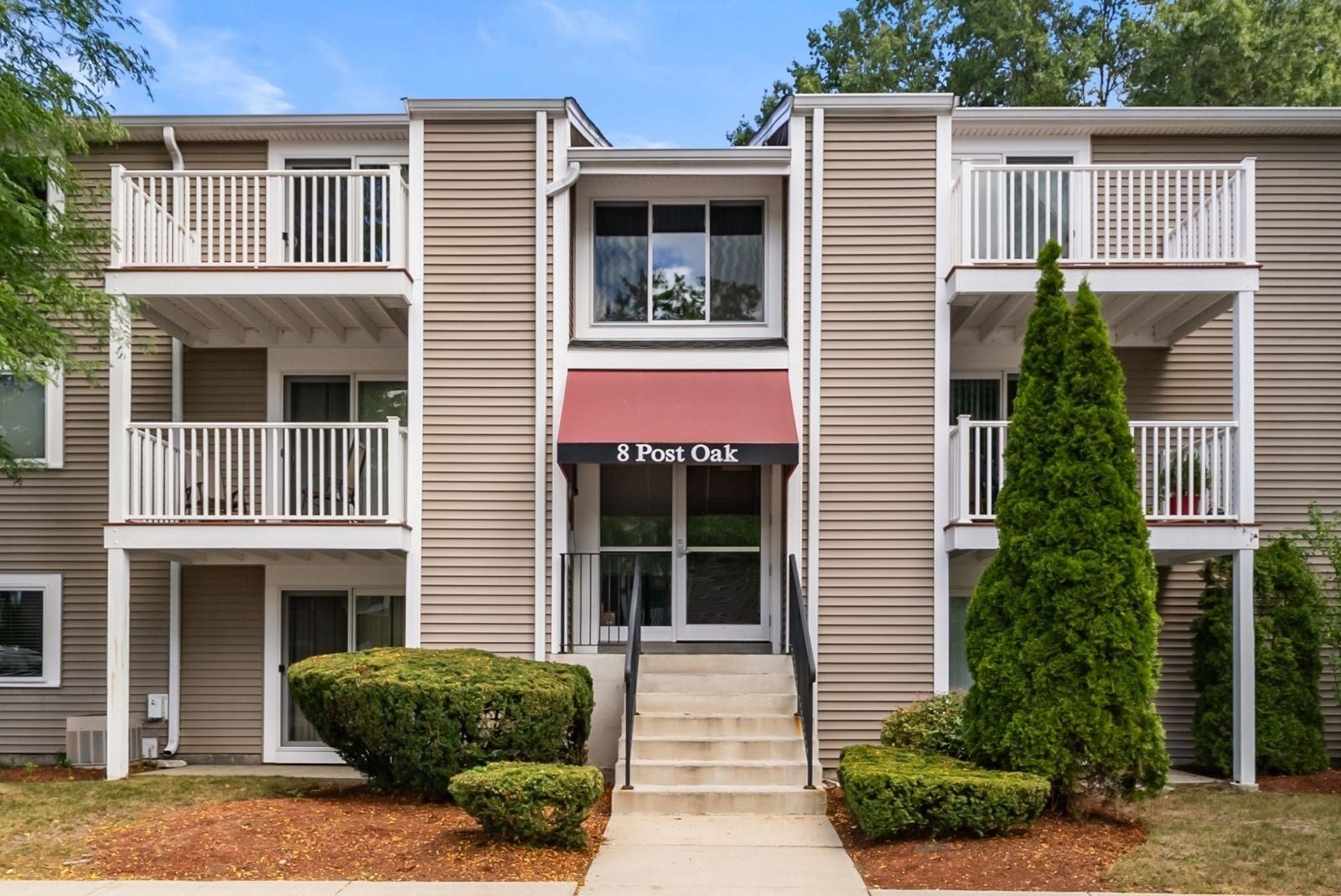 Photo of 8 Post Oak Ln, Natick, MA