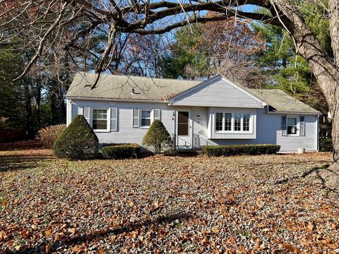 31 Pineywood Rd Southwick MA 01077