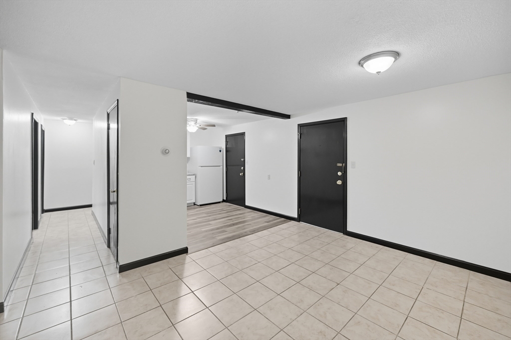 700 Robbins Ave 6