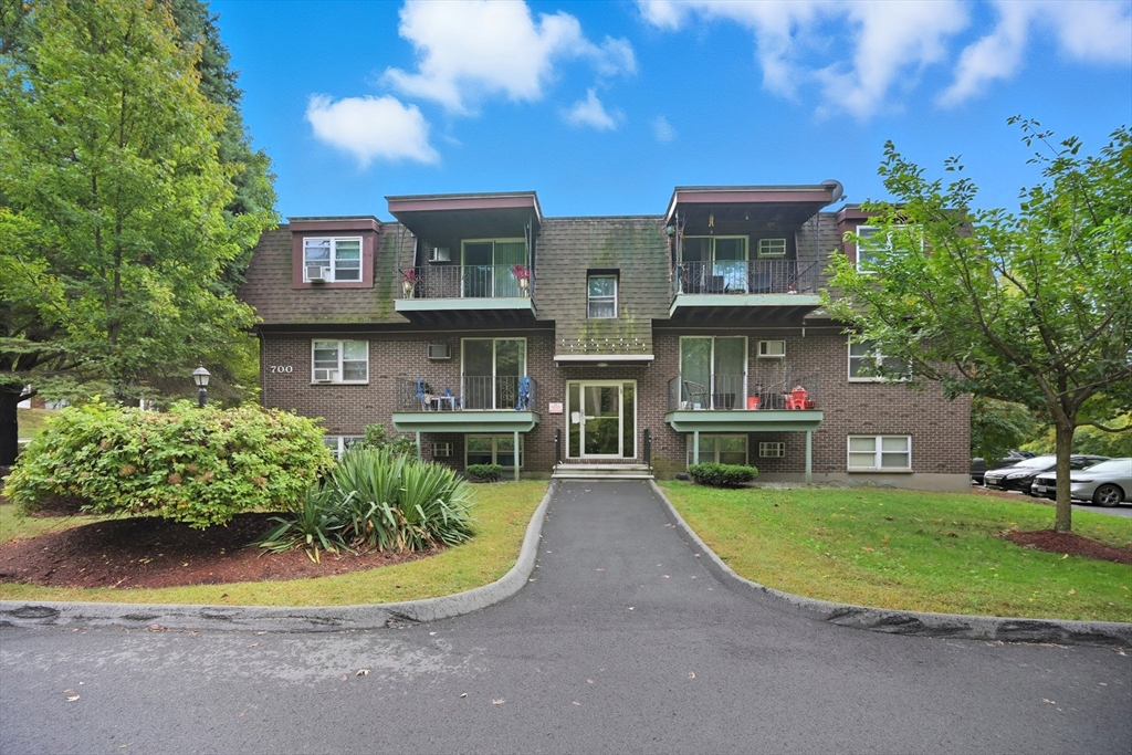 700 Robbins Ave 6