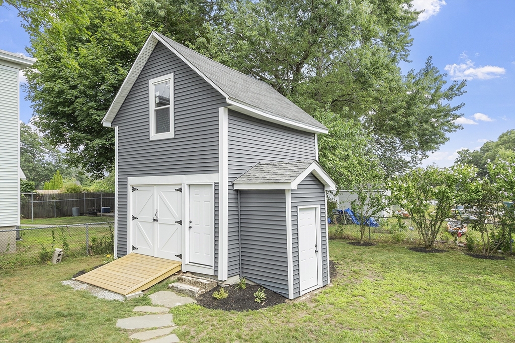 Lowell, Massachusetts 01852, United States, 4 Bedrooms Bedrooms, ,3 BathroomsBathrooms,Residential,Pending,182687