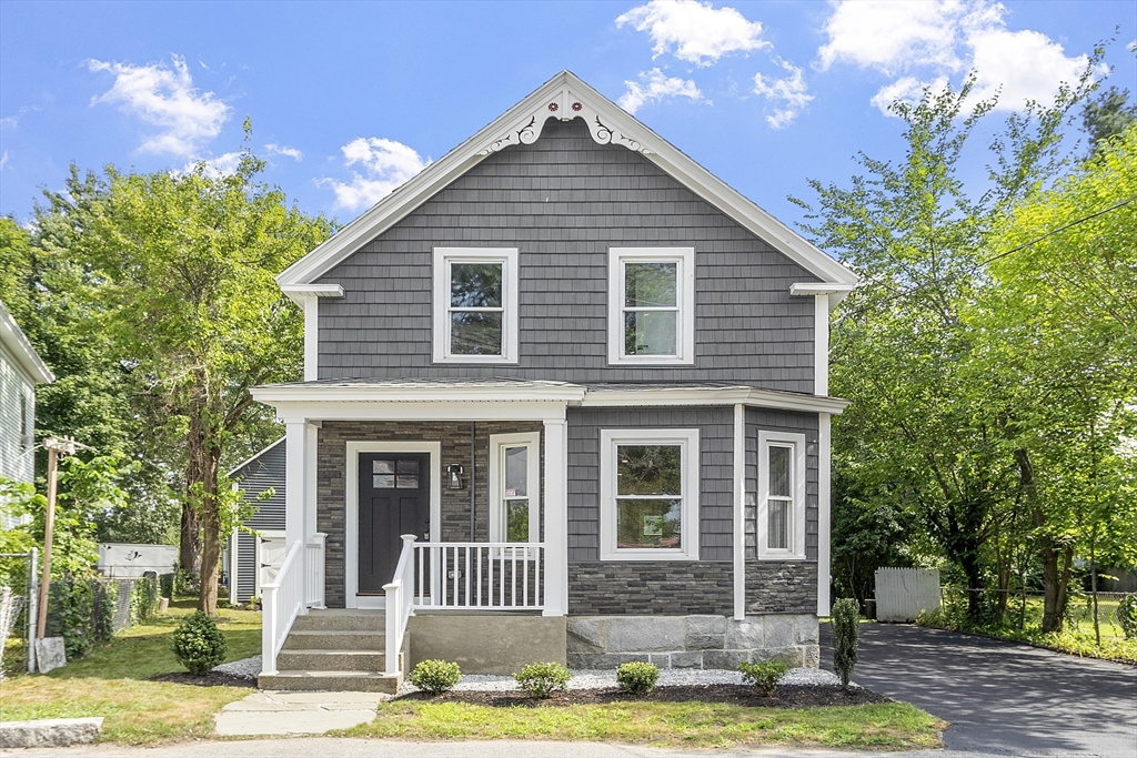 Lowell, Massachusetts 01852, United States, 4 Bedrooms Bedrooms, ,3 BathroomsBathrooms,Residential,Pending,182687