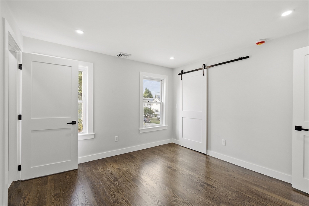 Lowell, Massachusetts 01852, United States, 4 Bedrooms Bedrooms, ,3 BathroomsBathrooms,Residential,Pending,182687