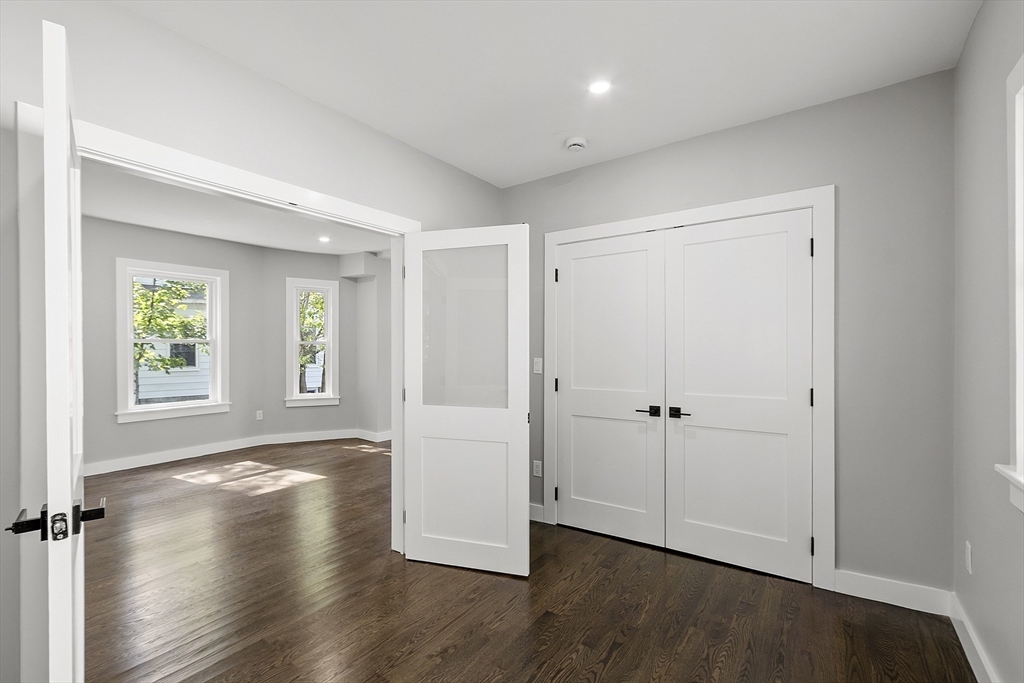 Lowell, Massachusetts 01852, United States, 4 Bedrooms Bedrooms, ,3 BathroomsBathrooms,Residential,Pending,182687