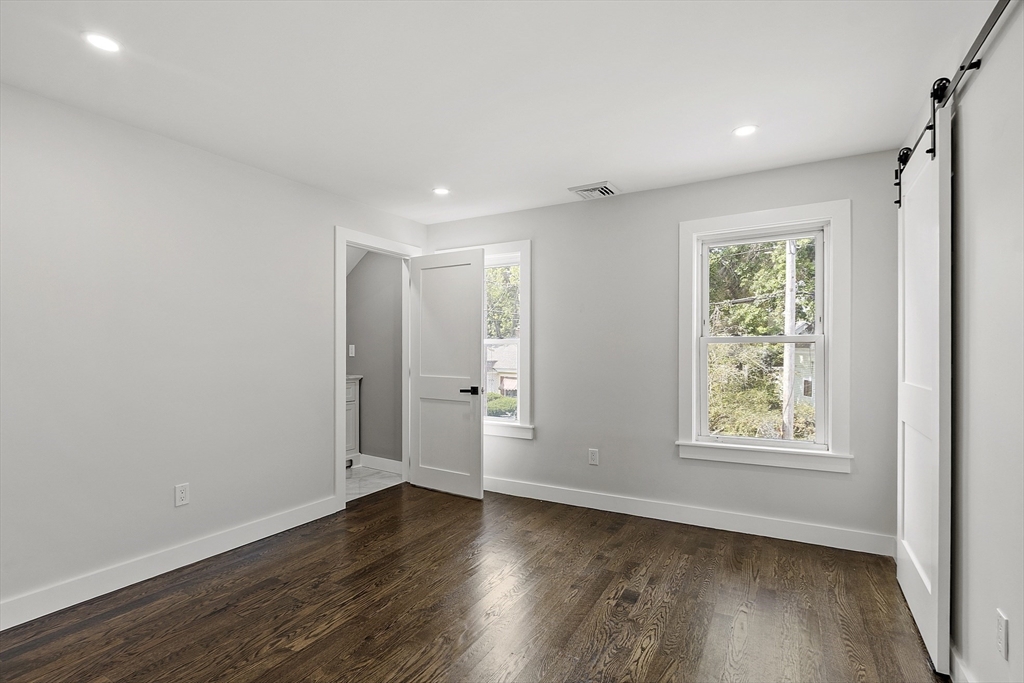 Lowell, Massachusetts 01852, United States, 4 Bedrooms Bedrooms, ,3 BathroomsBathrooms,Residential,Pending,182687