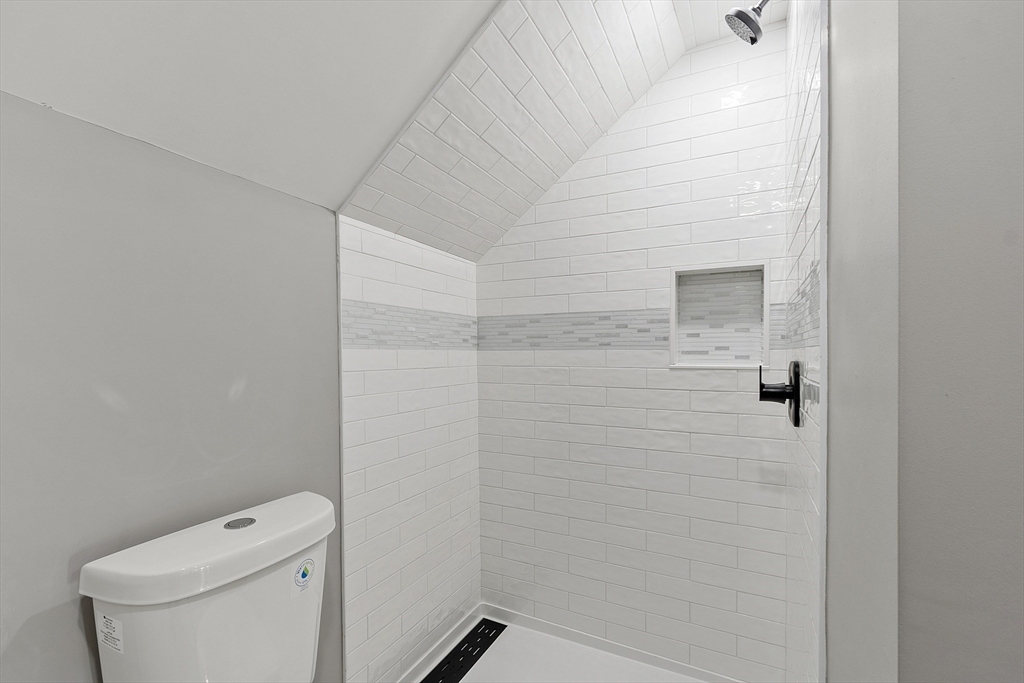 Lowell, Massachusetts 01852, United States, 4 Bedrooms Bedrooms, ,3 BathroomsBathrooms,Residential,Pending,182687